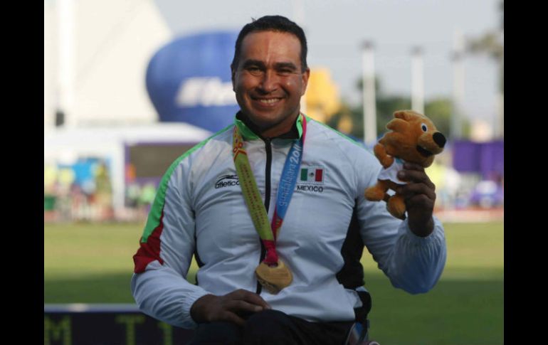 Mendoza ganó también el oro encabezando el 1-2-3 Alejandro Pérez Torres en la prueba de lanzamiento de bala. MEXSPORT  /