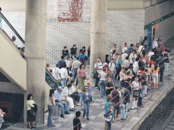 El sindicato que agrupa a los trabajadores del Tren Ligero desistió del paro en el servicio.  /