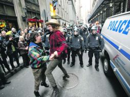 En la Gran Manzana los manifestantes festejan los dos meses del movimiento, mientras los rodean policías. REUTERS  /