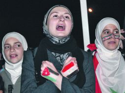 Sirios que viven en Jordania se manifiestan contra el presidente Bashar al Assad. REUTERS  /