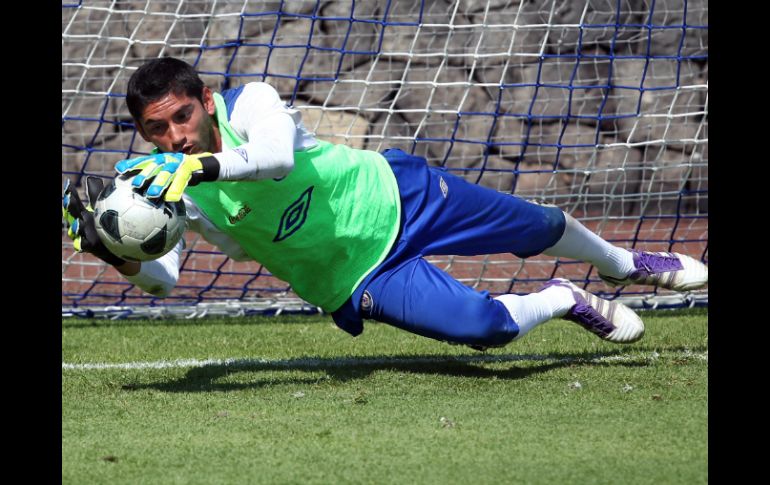 El arquero celeste, José de Jesús Corona, entrena previo al partido ante Morelia. NOTIMEX  /