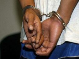 Cinco personas fueron detenidas, entre ellos una mujer. ARCHIVO  /