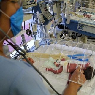 Bajan muertes maternas en Jalisco