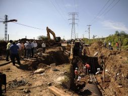 En la imagen la reparación de la ruptura en la tubería del Acueducto Chapala-Guadalajara.  /