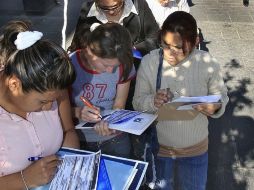 Las mujeres son mayoría entre los jóvenes que no estudian ni trabajan, según la Encuesta Nacional de la Juventud 2010.  /