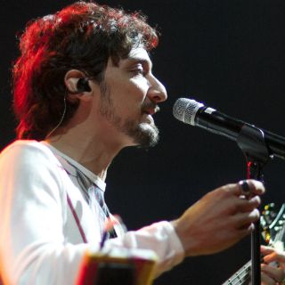 Seducen Bunbury y Zoé con su música en concierto en Los Ángeles