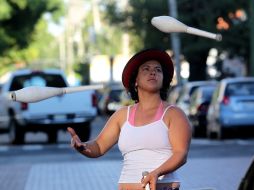 Todos los días malabaristas, payasos, mimos y tragafuegos convierten las calles de esta ciudad en un circo abierto a todo público  /