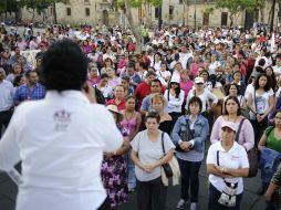 Cientos de manifestantes se reunieron en Plaza Juárez para dirigirse al Congreso Local.  /