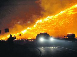 El fuego en Reno comenzó en la noche del día jueves. AP  /