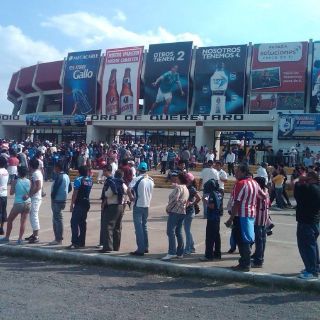 Marco Fabián a la tribuna