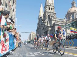 Ciclistas parapanamericanos tomaron Avenida 16 de Septiembre y la convirtieron en una pista de carreras.  /