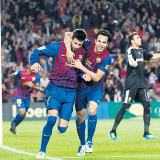 Piqué encamina la paliza al Zaragoza de Javier Aguirre