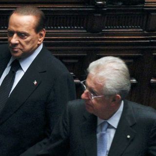 Berlusconi accede a que Monti gobierne hasta 2013