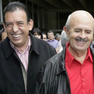 Fausto Vallejo recibe constancia de mayoría