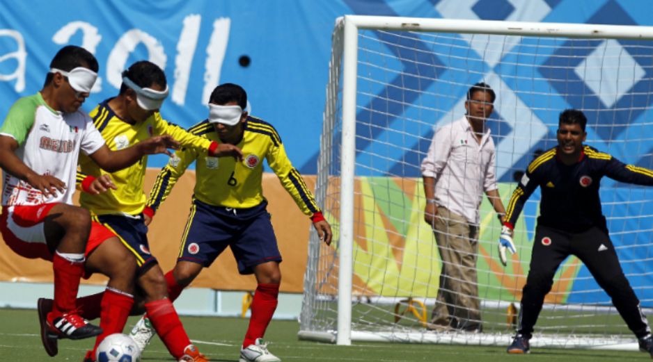 El equipo mexicano no pudo con la zaga colombiana.  /