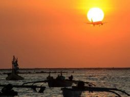 Nervioso por la prolongada ausencia del piloto, el copiloto se negaba a creer al pasajero. ARCHIVO AFP  /