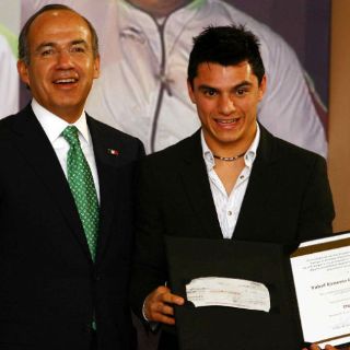 Galardona Presidente a deportistas