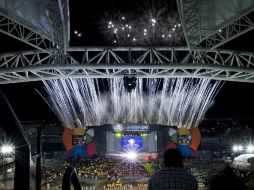 Los fuegos artificiales iluminaron el estadio de Atletismo. MEXSPORT  /