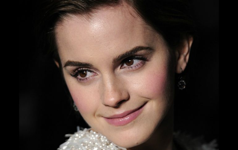 Conserva la magia. Emma repartió autógrafos a los fans y complació a los medios de comunicaión al posar para ellos. AFP  /