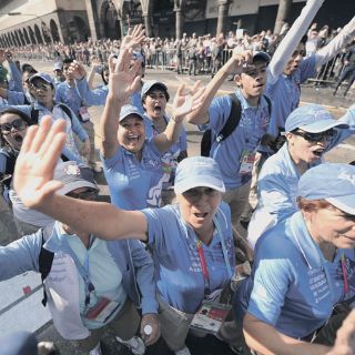 Medallistas de los Juegos engalanan desfile tapatío