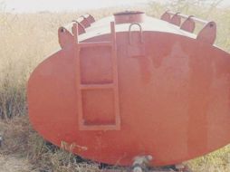 Los tanques con ocho mil 500 litros de gasolina fueron encontrados en una brecha de la cabecera municipal de Tototlán. ESPECIAL  /