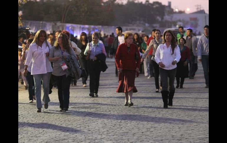 Entre 60 y 70 % de los espectadores utilizaron alguno de los estacionamientos satélite para llegar a la sede de la clausura.  /