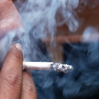 Australia elimina la última forma de publicidad en las cajetillas de tabaco