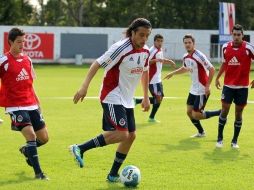 Un centenar de personas atestiguaron el entrenamiento de los rayados este lunes.  /