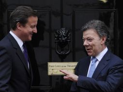 El presidente de Colombia, Juan Manuel Santos se reunió con el primer ministro británico, David Cameron.  /
