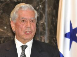 Mario Vargas Llosa dijo sentirse honrado por el reconocimiento. EFE  /