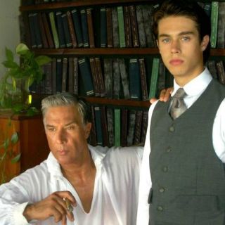 Distinguen a Fernando Allende en Acapulco