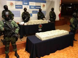 Elementos del Ejército Mexicano aseguraron un vehículo con 15 millones 350 mil dólares americanos. NOTIMEX  /