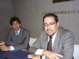 El presidente y vicepresidente del mencionado organismo, Francisco Javier Avalos Magaña y Saúl Villa Ruiz, durante rueda de prensa.  /