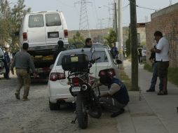 El hombre fue encontrado en la cajuela de un auto Bora blanco y ya tenía varios días de fallecido.  /