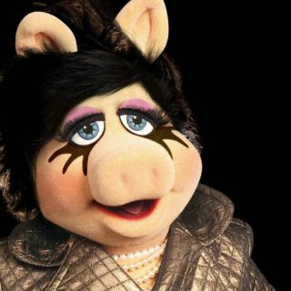 Miss Piggy protagoniza campaña de cosméticos