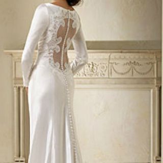 Carolina Herrera venderá  copias del vestido de novia de “Bella”