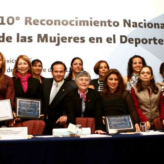 Reconocen a mujeres destacadas en el deporte