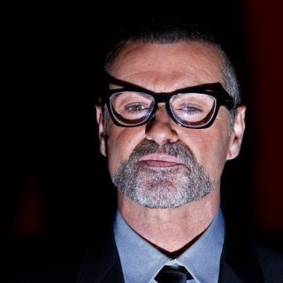 Hospitalizan a George Michael por posible pulmonía