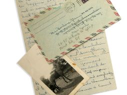 El hijo de Glenn, el cineasta Keith Gordon puso la correspondencia a la venta. EFE  /