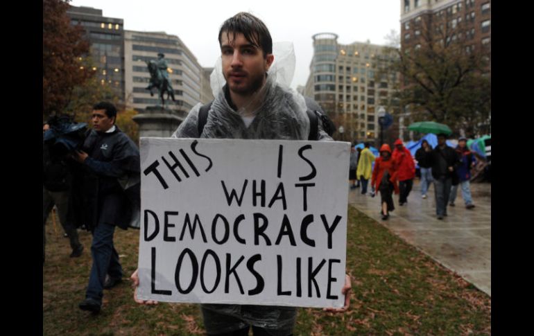 Este nuevo movimiento denominado 'Ocupemos la migra' se tomó la semana pasada la sede de migración y aduanas en San Diego.  /