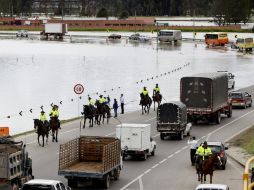Las principales carreteras colombianas se encuentras bloqueadas, especialmente las que comunican al centro con la costa del país. EFE  /
