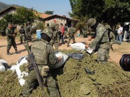 Personal militar realizó operativos de seguridad en el poblado de La Laja en el municipio de Mixtlán.  /