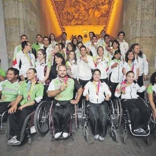 Adelantan la Navidad para atletas en el Palacio de Gobierno