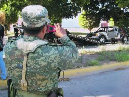 Entre las víctimas encontradas en la camioneta se hallan tres policías y una mujer. NTX  /