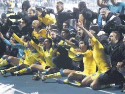 Todo el equipo del Apoel festejó el empate a cero en San Petersburgo como si hubieran ganado el torneo. AP  /
