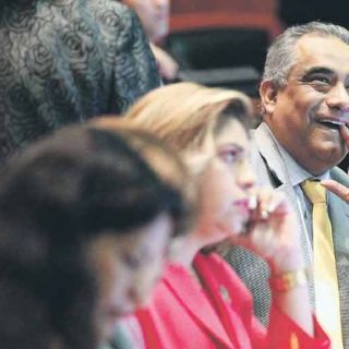 Buscan atajos legales para mantener en el cargo a Godoy