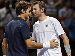 De ocho encuentros disputados entre ambos, Federer (i) sólo ha perdido una vez con Fish. EFE  /