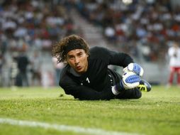 El portero espera recibir el voto de confianza de su entrenador para enfrentar al Saint Etienne. ESPECIAL  /