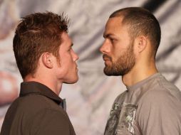 ''Canelo'' Álvarez (i) dice que está preparado para ganarle a Kermit Cintrón (d) el sábado. EL UNIVERSAL  /