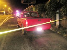 En Zapopan, arriba de una camioneta Ford Lobo roja, fue hallado un ejecutado.  /